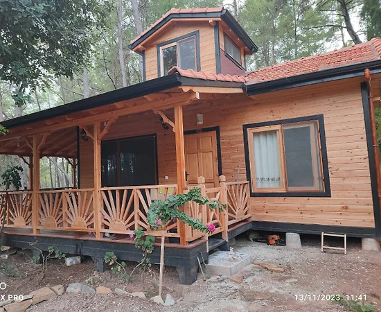 Antalya Kumluca'da Yeşillikler İçerisinde, Geniş Bahçeli, Ahşap Ev - 1