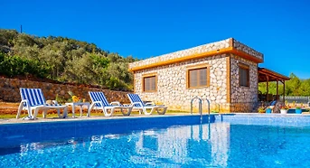 Muğla Fethiye'de Doğa İle İçiçe, Özel Havuzlu, Taş Villa