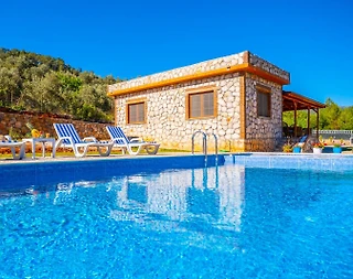 Muğla Fethiye'de Doğa İle İçiçe, Özel Havuzlu, Taş Villa - 1