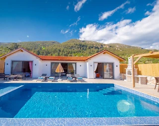 Kaş Hacıoğlan'da Sakin Konumda, Yetişkin ve Çocuk Havuzlu, Taş Villa - 1