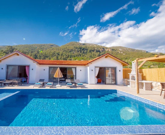 Kaş Hacıoğlan'da Sakin Konumda, Yetişkin ve Çocuk Havuzlu, Taş Villa - 1