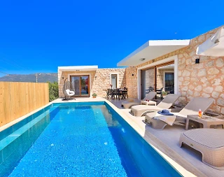 Kaş Ağullu'da Elverişli Konumda, Özel Havuzlu, Otantik Tasarımlı Villa - 3