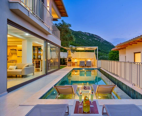 Kaş Çukurbağ'da Huzurlu Doğada, Özel Havuzlu, Kiralık Villa - 1