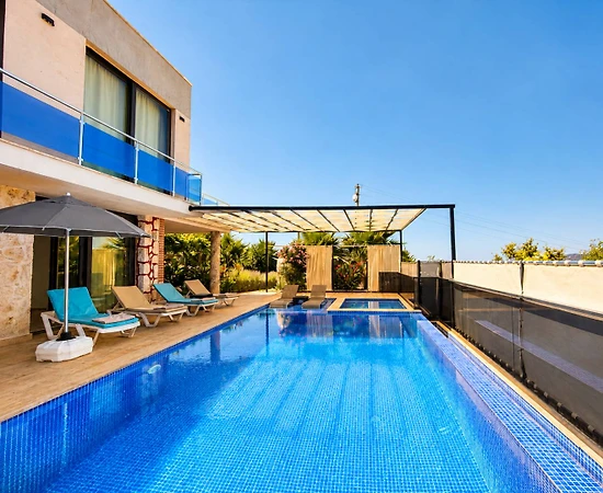 Kaş Palamut'da Enfes Doğa Manzaralı, Özel Havuzlu, Geniş Villa - 1