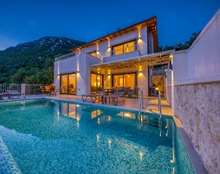 Kaş Çukurbağ'da Muhteşem Doğa Manzaralı, Özel Havuzlu, Şık Villa - 1