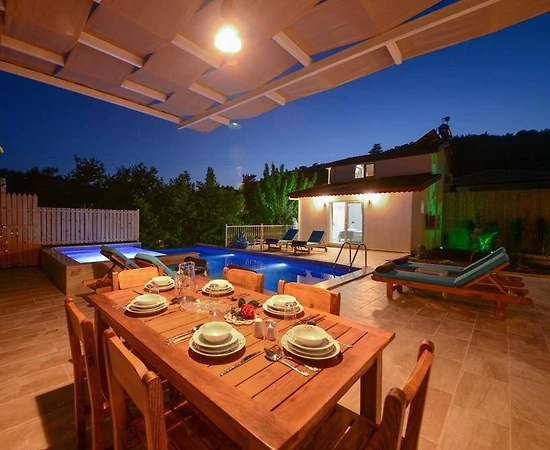 Kaş İslamlar'da Sakin Konumda, Özel Havuzlu, 3+1 Villa  - 1