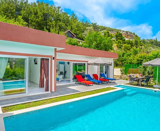 Kaş İslamlar'da Sakin Konumda, Özel Havuzlu, Konforlu Villa - 1