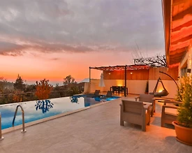 Kaş Üzümlü'de Sakin Konumda, Özel Havuzlu, Jakuzili Villa - 2