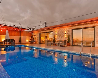 Kaş Üzümlü'de Sakin Konumda, Özel Havuzlu, Jakuzili Villa - 1