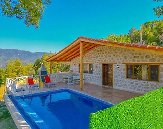 Kaş Çamlıova'da Sakin Konumda, Özel Havuzlu, Konforlu Villa - 1