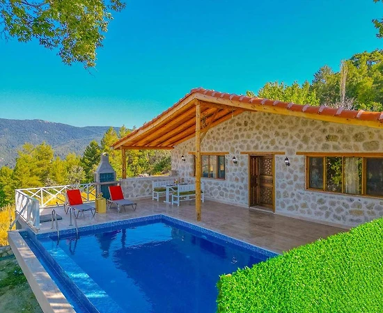 Kaş Çamlıova'da Sakin Konumda, Özel Havuzlu, Konforlu Villa - 1