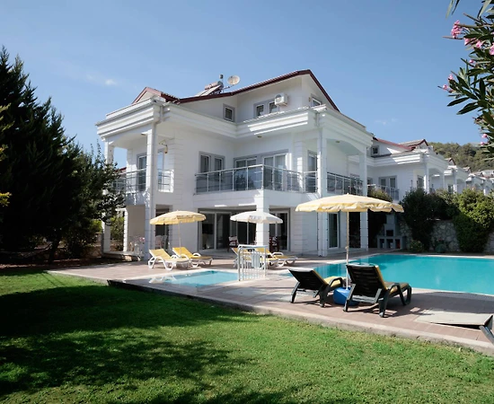 Fethiye Ölüdeniz'de Elverişli Konumda, Özel Havuzlu, 10 Kişilik Villa - 1