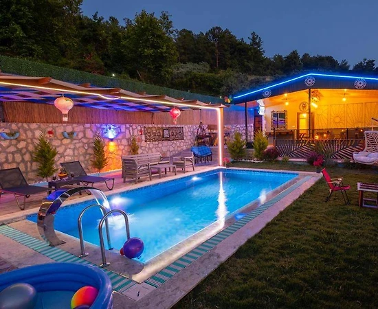 Muğla Seydikemer'de Doğa İçerisinde, Özel Havuzlu, Modern Villa - 1