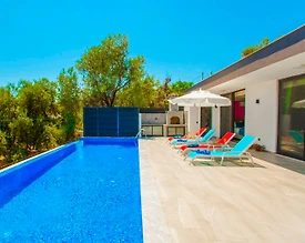Kaş İslamlar'da Dağ ve Orman Manzaralı, Özel Havuzlu, 4 Kişilik Villa - 3