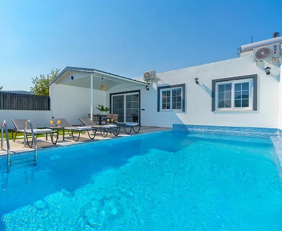 Kaş Bezirgan'da Sessiz Konumda, Özel Havuzlu, Kiralık Villa - 1