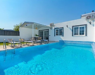 Kaş Bezirgan'da Sessiz Konumda, Özel Havuzlu, Kiralık Villa - 1