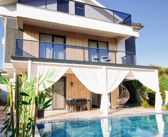 Seydikemer Gerişburnu'nda Geniş Aileler için Uygun, Özel Havuzlu, Modern Villa - 1