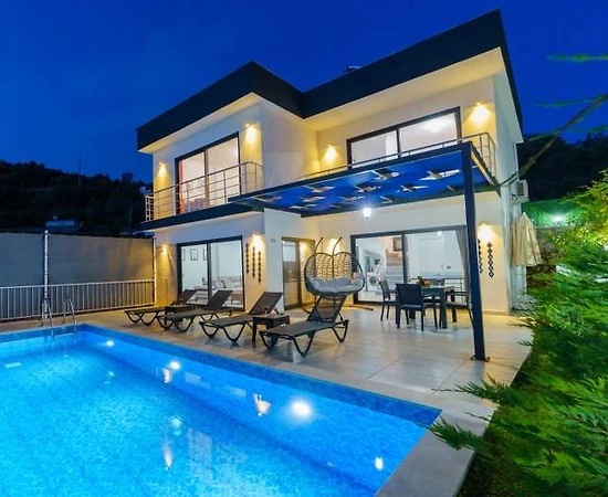 Kaş İslamlar'da Çekirdek Ailelere Uygun, Özel Havuzlu, Kiralık Villa - 1
