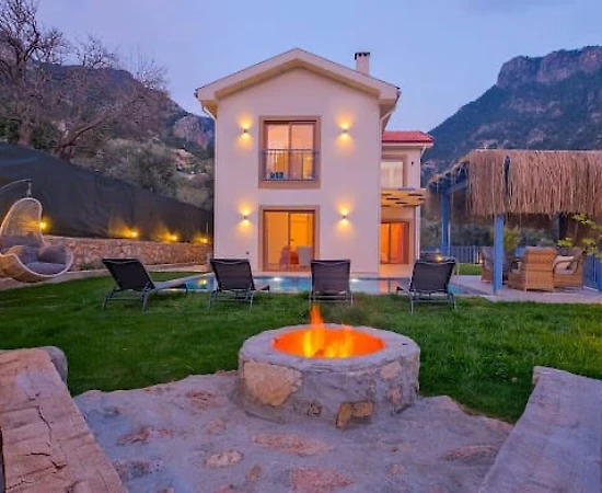 Muğla Fethiye'de Eşsiz Deniz Manzaralı, Özel Havuzlu, Modern Villa - 1