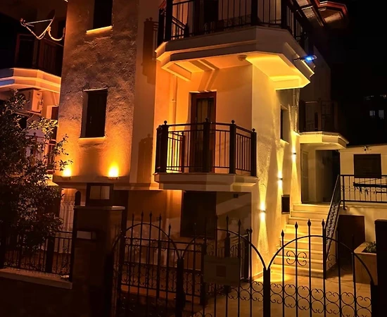 Muğla Akyaka'da Merkezi Konumda, Denize Yürüme Mesafesinde, Konforlu Daire - 1