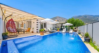 Kaş Çayköy'de Sakin Konumda, Özel Havuzlu, Jakuzili, Modern Kiralık Villa 
