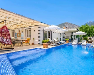 Kaş Çayköy'de Sakin Konumda, Özel Havuzlu, Jakuzili, Modern Kiralık Villa  - 1