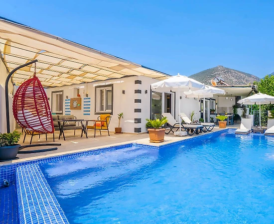 Kaş Çayköy'de Sakin Konumda, Özel Havuzlu, Jakuzili, Modern Kiralık Villa - 1