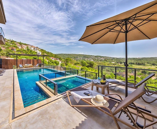 Kaş Çukurbağ'da Enfes Doğa Manzaralı, Özel Havuzlu, Konforlu Villa - 1