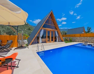 Kaş Çayköy'de Sakin Konumda, Özel Havuzlu ve Jakuzili, Şık Bungalov - 1