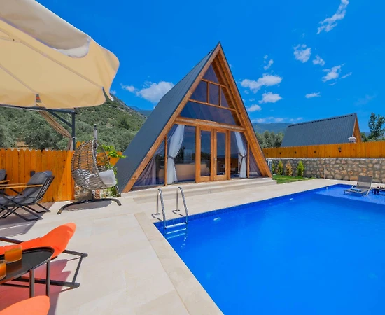 Kaş Çayköy'de Sakin Konumda, Özel Havuzlu ve Jakuzili, Şık Bungalov - 1