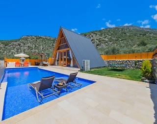 Kaş Çayköy'de Sakin Konumda, Özel Havuzlu ve Jakuzili, Şık Bungalov - 2