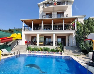 Bursa Gemlik'te Göz Alıcı Manzaralı, Özel Havuzlu, Olanaklı Villa - 1