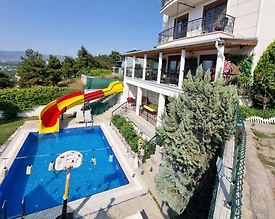 Bursa Gemlik'te Göz Alıcı Manzaralı, Özel Havuzlu, Olanaklı Villa - 2