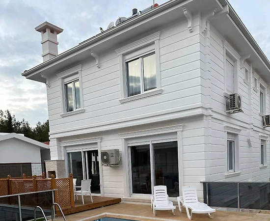 Antalya Döşemaltı'nda Sakin Konumda, Ortak Havuzlu, Kiralık Villa - 1