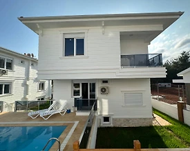 Antalya Döşemaltı'nda Sakin Konumda, Ortak Havuzlu, Kiralık Villa - 2