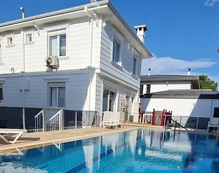 Antalya Döşemaltı'nda Sakin Konumda, Ortak Havuzlu, Kiralık Villa - 3