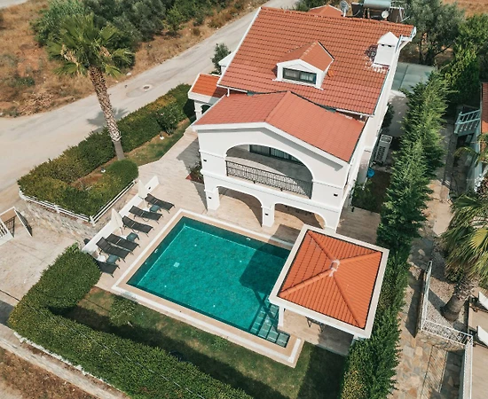 Fethiye Ölüdeniz'de Merkeze Yakın, Özel Havuzlu, 4+1 Villa - 1