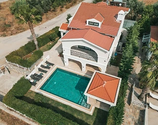 Fethiye Ölüdeniz'de Merkeze Yakın, Özel Havuzlu, 4+1 Villa - 1