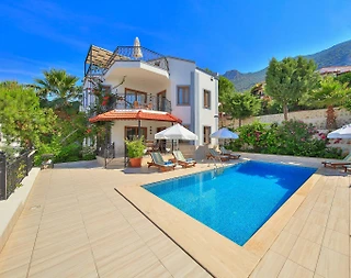Kaş Kalkan'da Geniş Havuz Terasına Sahip, Özel Havuzlu, Geniş Villa - 1