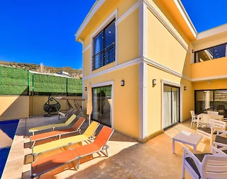 Kaş İslamlar'da Kalabalık Ailelere Uygun, Isıtmalı Havuzlu, Kiralık Villa - 1