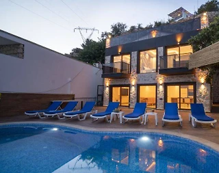 Kaş İslamlar'da Göz Alıcı Deniz Manzaralı, Özel Havuzlu, Nezih Villa - 3