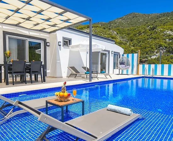 Kaş İkizce'de Doğa Manzaralı, Özel Havuzlu, Modern Villa - 1
