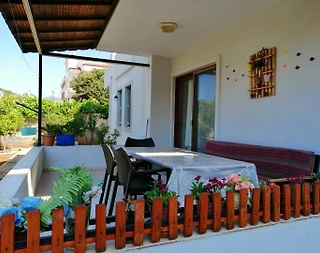 Antalya Kaş'ta Merkezi Konumda, Bahçeli, Konforlu Suit - 1