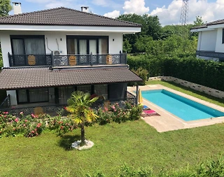 Sapanca Kırkpınar'da Muhteşem Bahçeye Sahip, Özel Havuzlu, Geniş Villa - 1