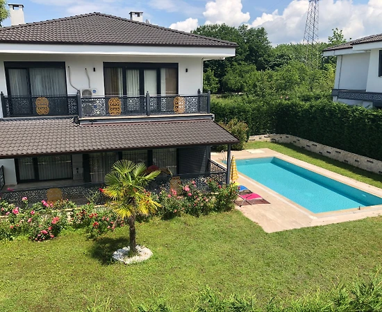 Sapanca Kırkpınar'da Muhteşem Bahçeye Sahip, Özel Havuzlu, Geniş Villa - 1