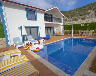 Kaş Bezirgan'da Geniş Ailelere Uygun, Özel Havuzlu, Kiralık Villa - 1
