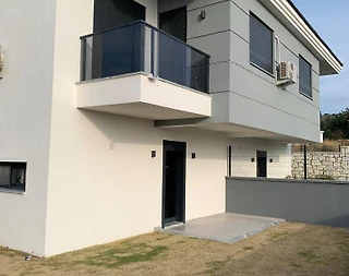 İzmir Çeşme'de Merkezi Konumda, Özel Havuzlu, 3+1 Modern Kiralık Villa - 4