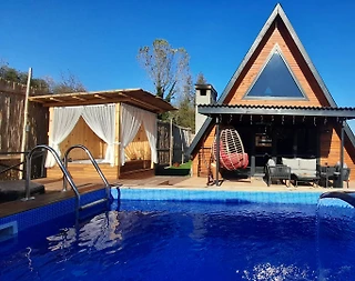 Sapanca Rüstempaşa'da Modern Tasarımlı, Özel Havuzlu, Şık Bungalov - 1