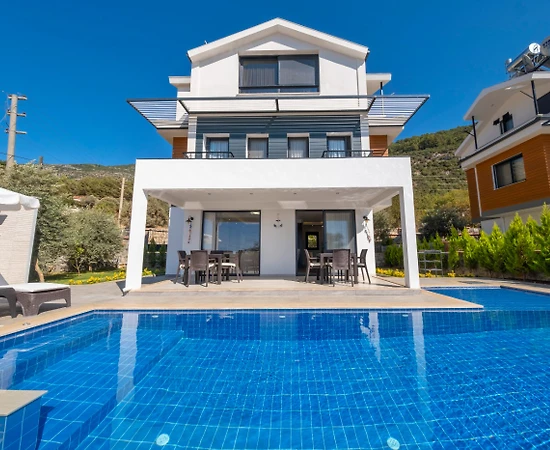 Fethiye Ölüdeniz'de Doğa Manzaralı, Özel Havuzlu, Kiralık Villa - 1