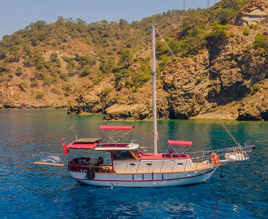 Muğla Muhteşem Göcek Koylarının Maviliğinde, 12 Metrelik Gulet - 1